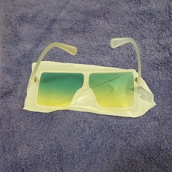 High Fashion Wmn's Oversized Sunglasses. - Picture 5 of 7